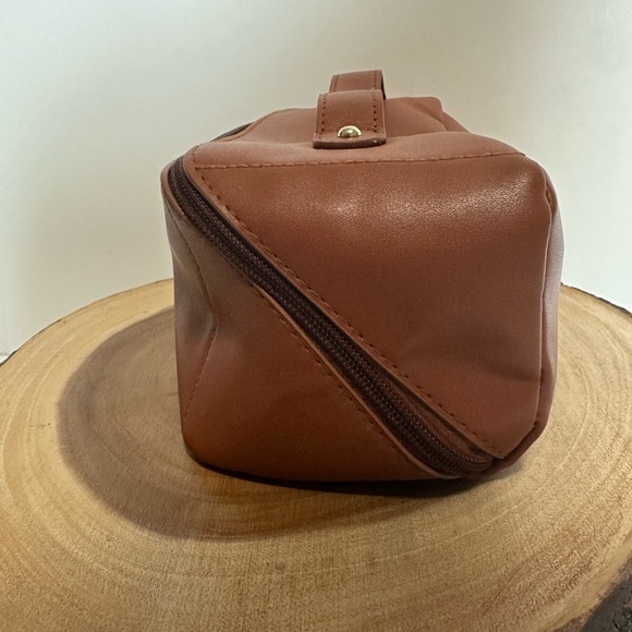 Brown Leather Toiletry Bag with Handle and Zipper - Picture 7 of 16